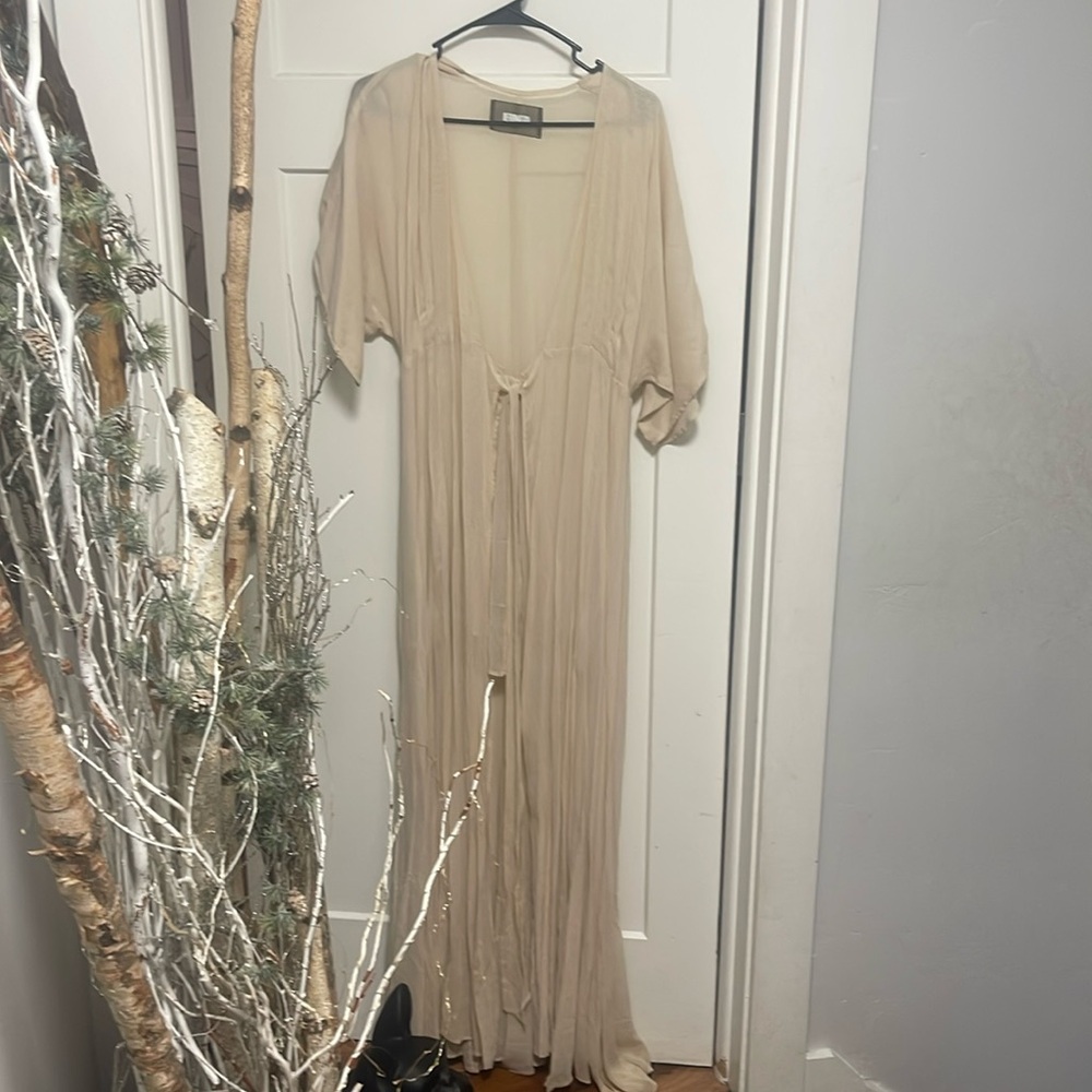 Top Dress - Picture 1 of 3